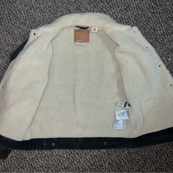 Levi’s Jacket - Picture 2 of 6